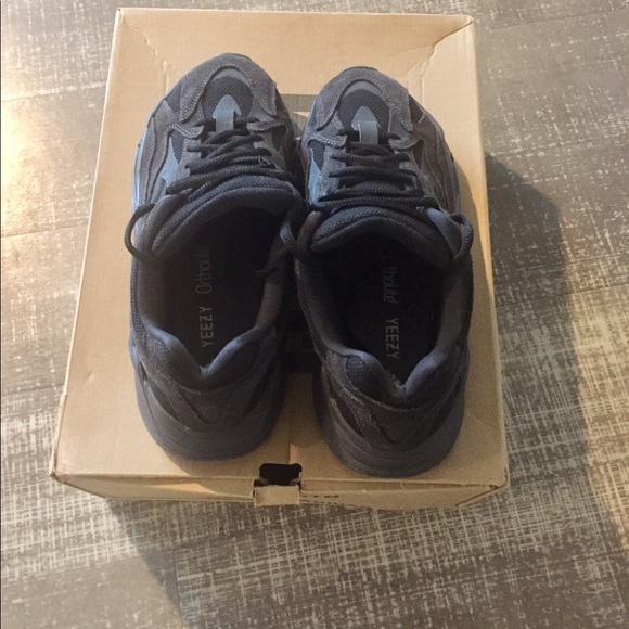 Yeezy - Picture 3 of 4